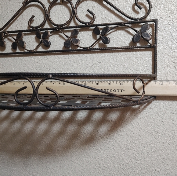 Metal decorative wall shelf. - Picture 5 of 13